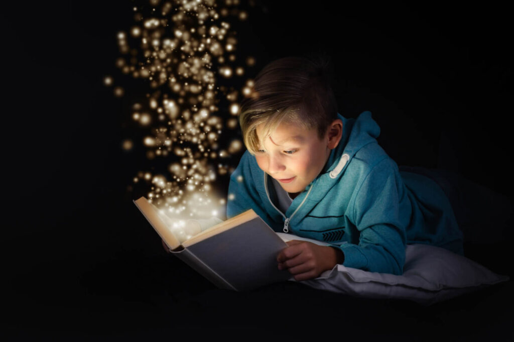 Moeder leest voor aan kind